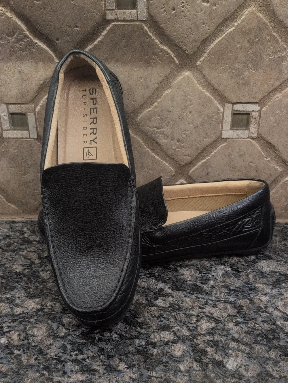 Sperry - Hampden Venetian Loafer in Black Pebbled Leather